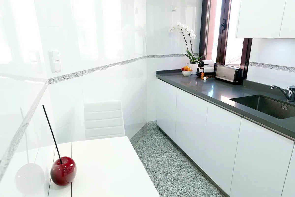 ee095de5-ca97-4884-a00d-01a1750aaa38