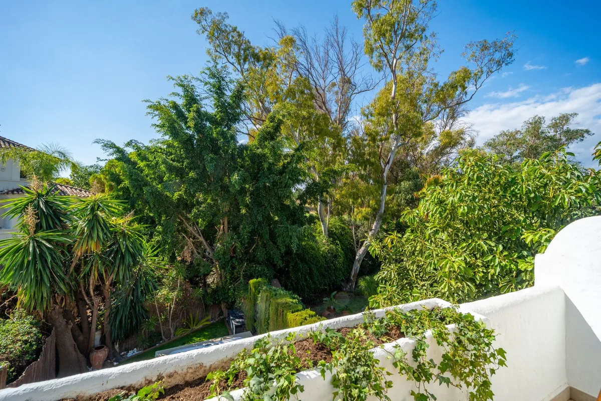 eb621039-a693-415b-878b-07311ba11392