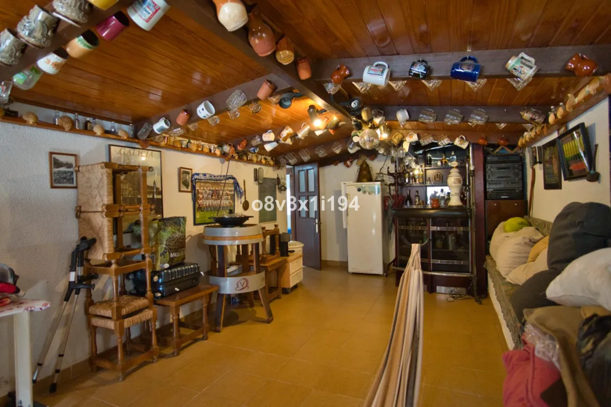 704e2d24-a812-4fd6-8dfd-d27c5b0cb86a