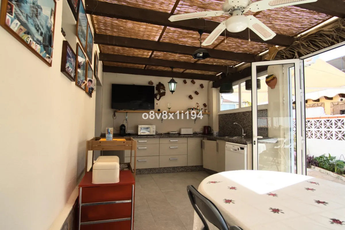 b253c09a-a37f-494a-9b0f-ee8bd7c0e859