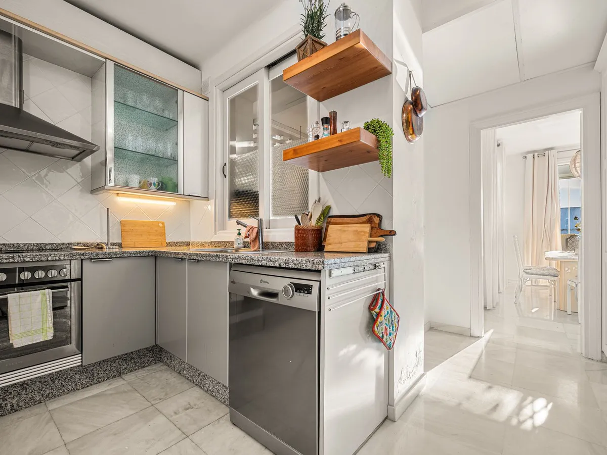 baec3359-7a8b-4e32-8d86-5c498cfbb89a