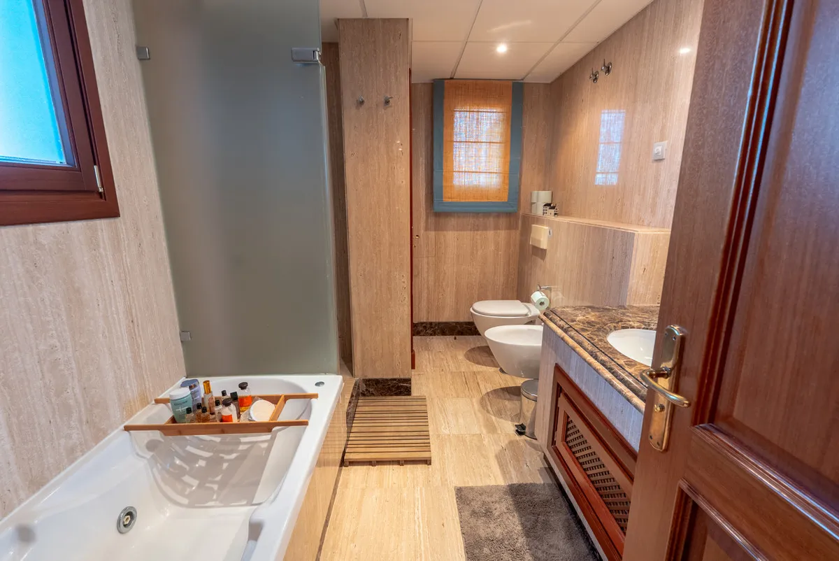 df677ff3-28c1-4a82-ba6a-8e11c63ed6e3