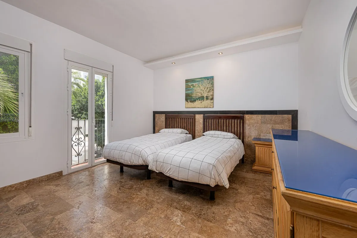 de6c8b89-025e-41f6-ba74-c71d2f8e568c