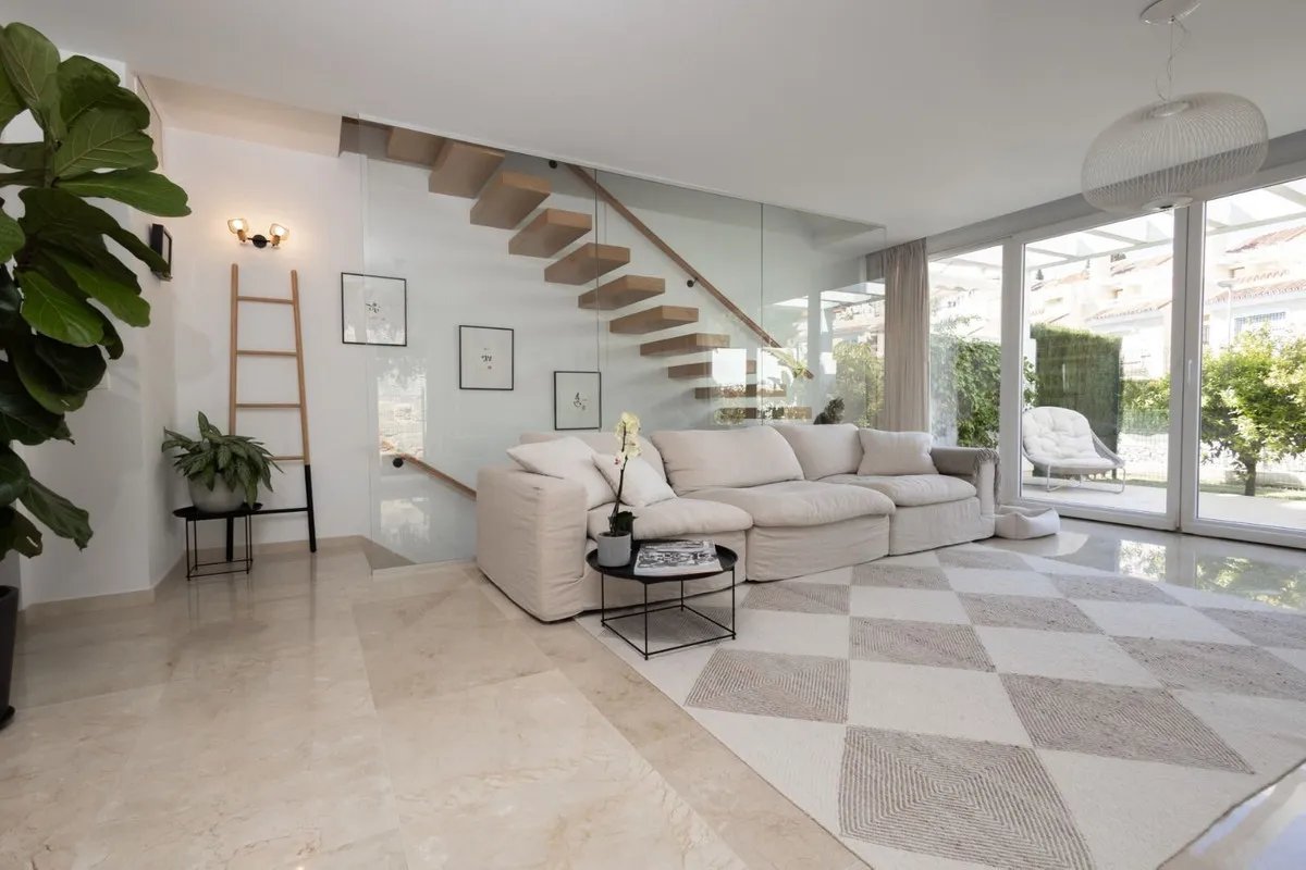 c52605fa-c943-4aba-b958-955f0383af9d