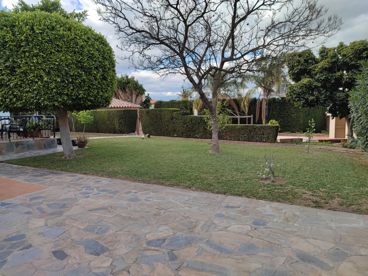 2d7597ff-a12f-4950-8425-2631ab056052