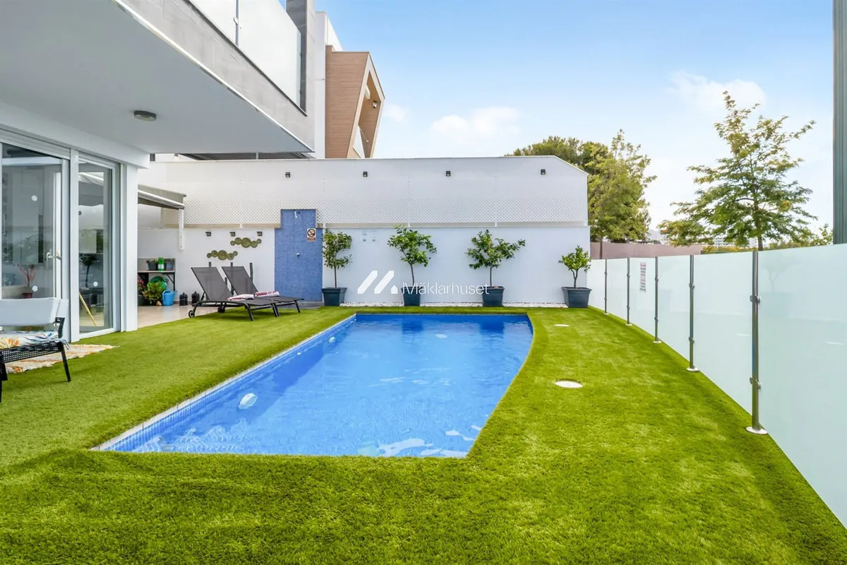 9c75fea2-26fc-419e-a8c8-d7607565e439