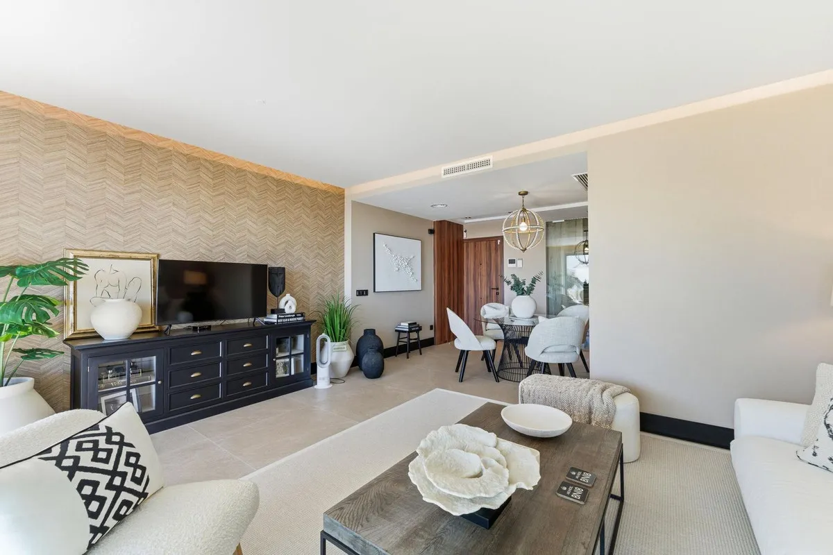 284e7b1b-43c2-4206-9556-750a3bc9fc7b