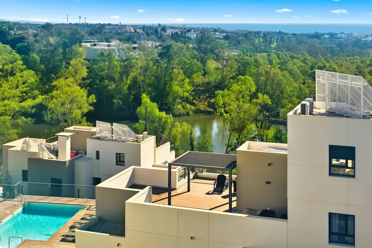 f18f18d8-b49c-4c2e-b700-fe7904d3c76d