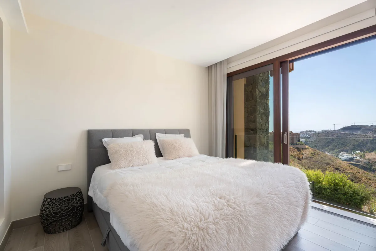 2ae7baa8-c923-43bb-9dc7-534a3896a727