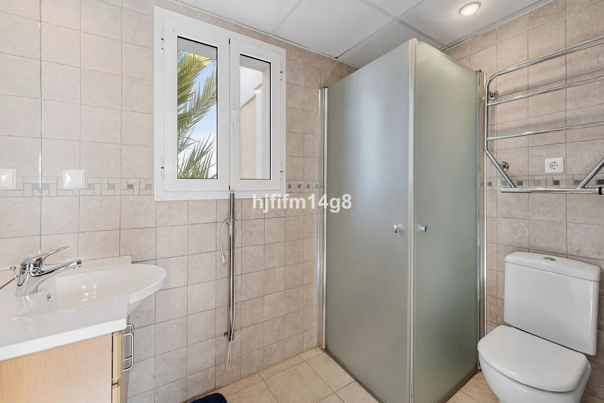 e063b8bc-0532-4e26-b77e-2e53027cf784