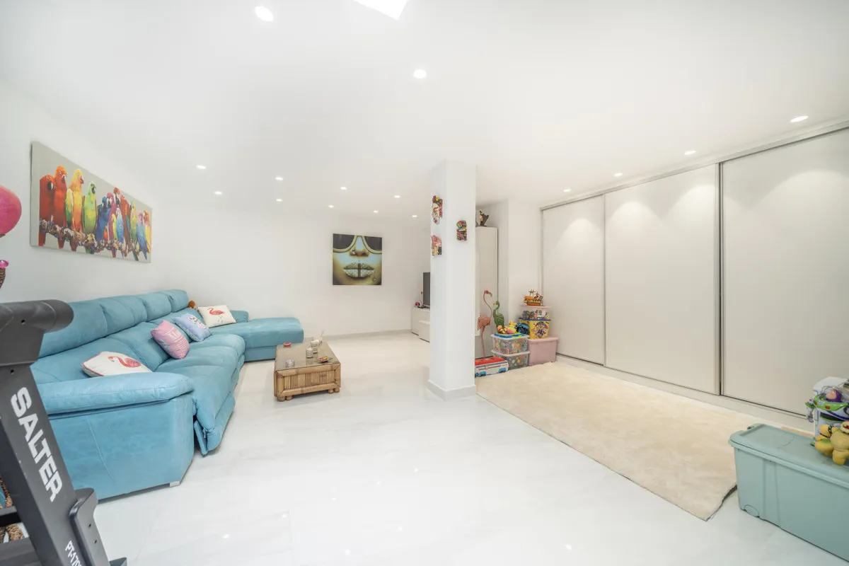 c5ffd4b8-b428-4a06-8c1a-70aed9090830