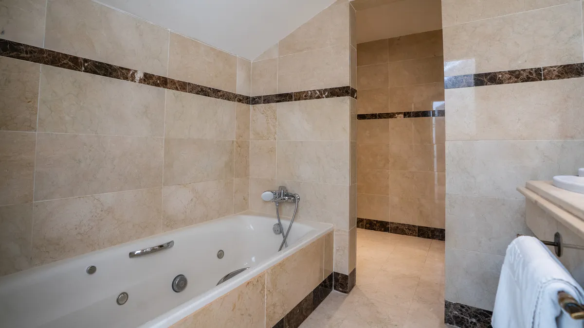 e38af5fd-f415-4872-b1a0-a0e7fe26adb5