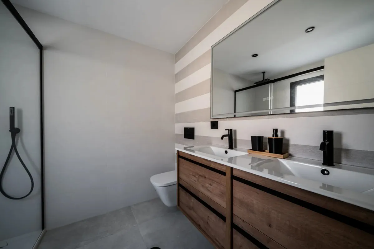 65bcf5e6-a3a2-43bb-a71c-5926c4c41e9f