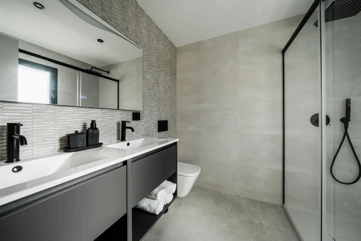 fc446e1e-0a71-4906-a1de-a60069d9c7a3