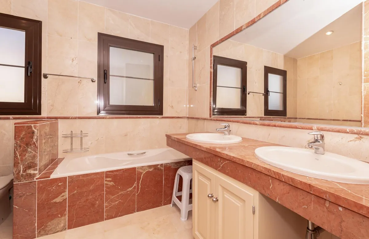 7990b82d-4cfa-4245-8b5f-5d7e92252978