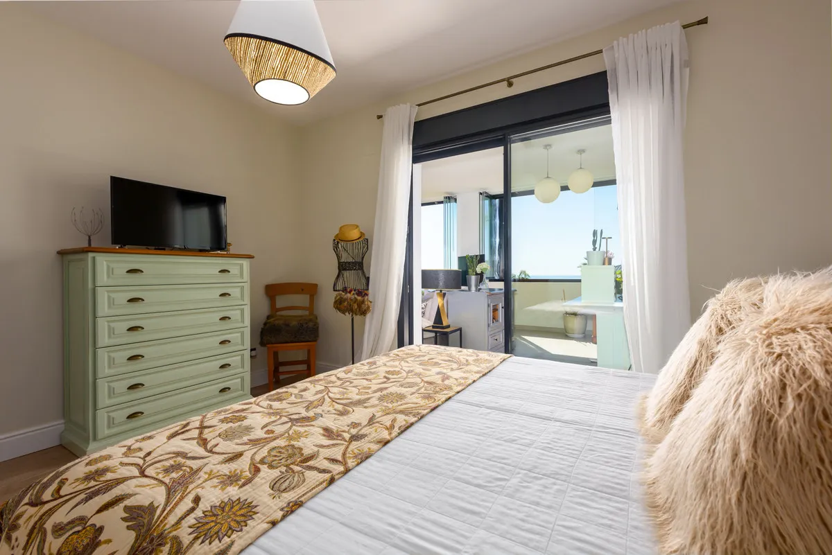 7a53dfd1-fc5e-4e7c-8cf0-98d6bca19c0d