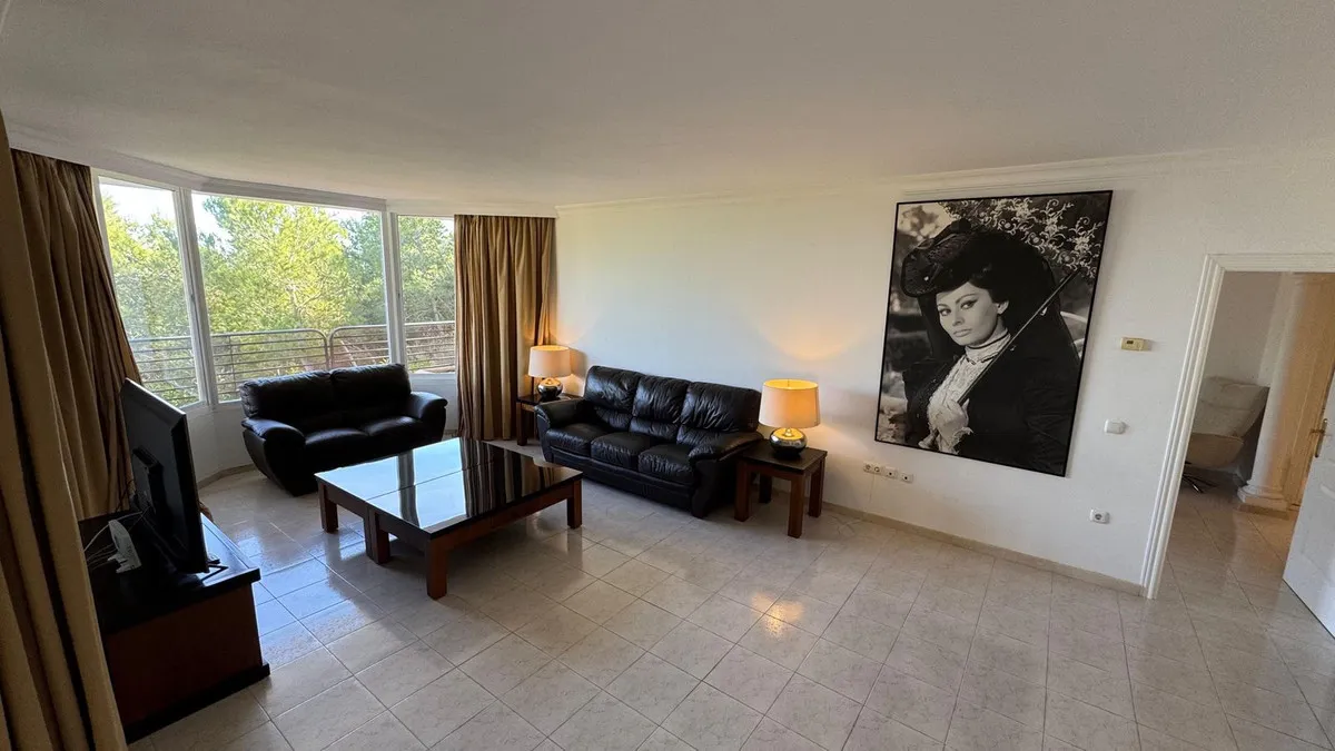 7f72e4d6-335b-42f9-a600-a25c385780f7