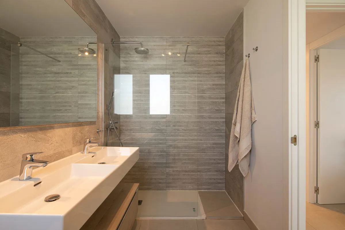 4f5c2fca-c76f-495b-a25b-fa1dc6da41a9