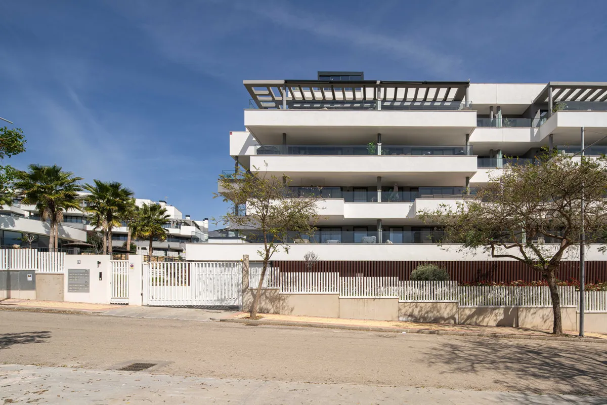 c9995c68-9607-424d-a1e9-3bfa581fb6d4