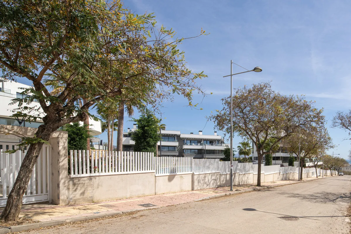 fcb7a05b-d74f-4df6-85b8-4ff25b3e5a1a