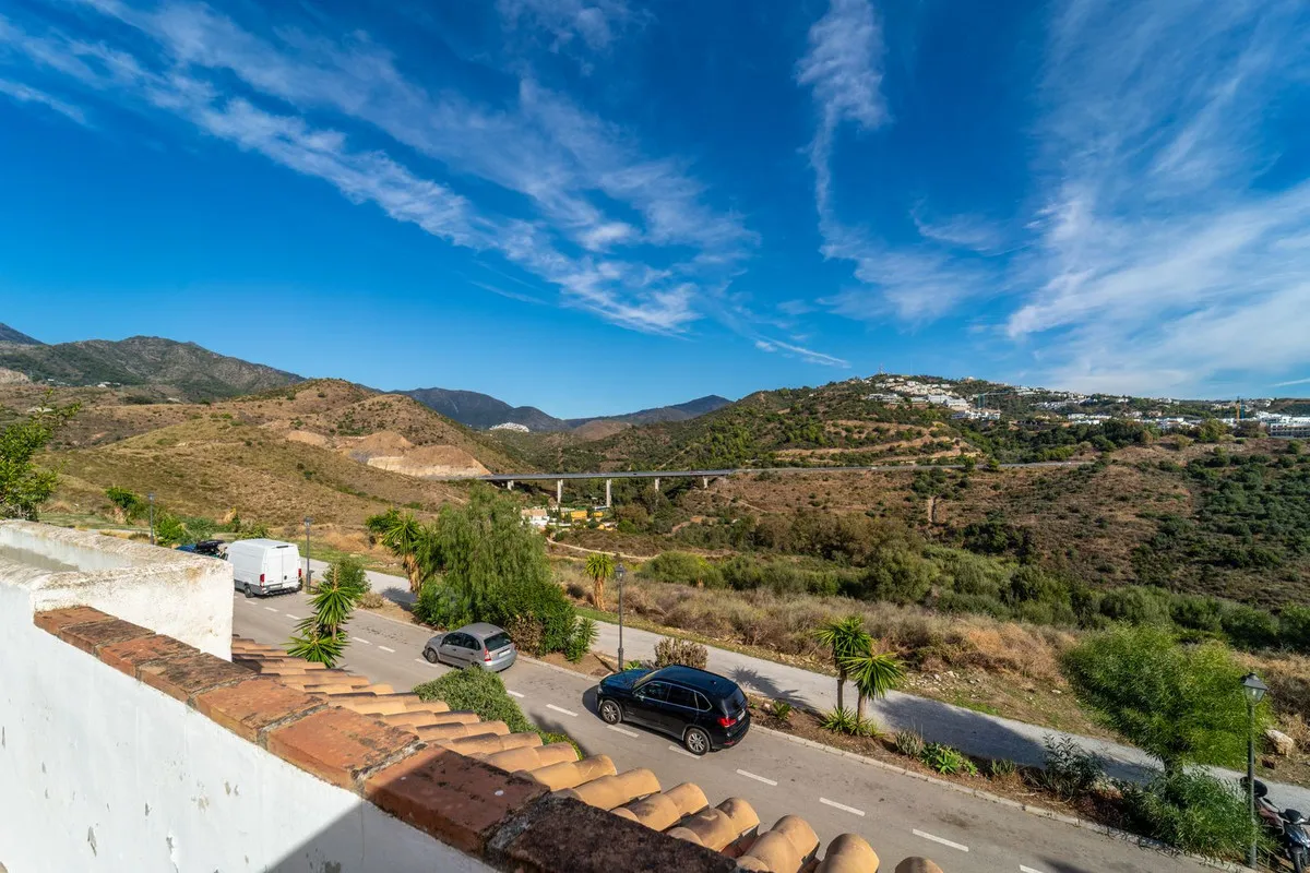 b9329fae-32d5-43ac-832e-05218401df85