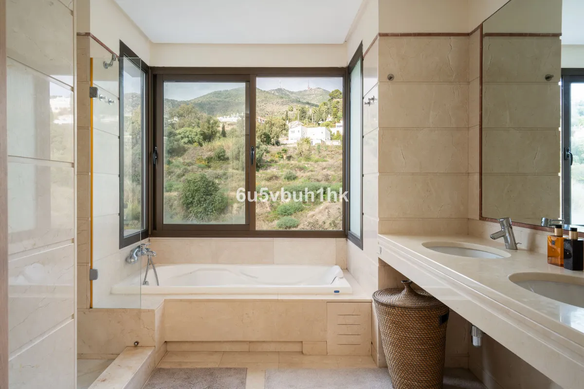 1b78ec74-8f64-4494-8b32-fdce32df4d94