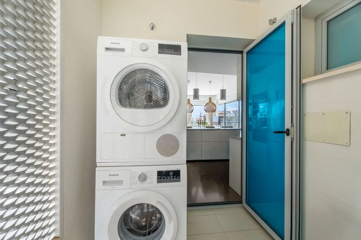 77710535-8ca7-4d09-9034-3a816e7f941b