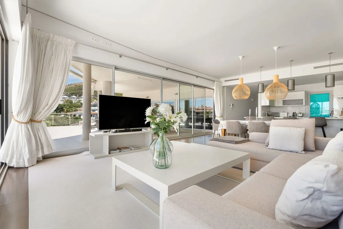 a70b4b6c-3b09-4816-96a1-3483458c18a1