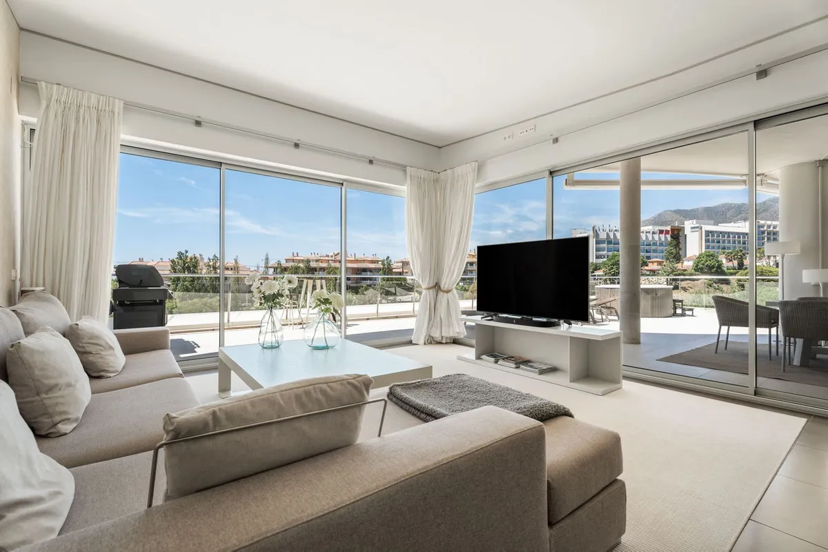 c2a9c2e6-e40b-4e7b-9c46-3184f31036fb