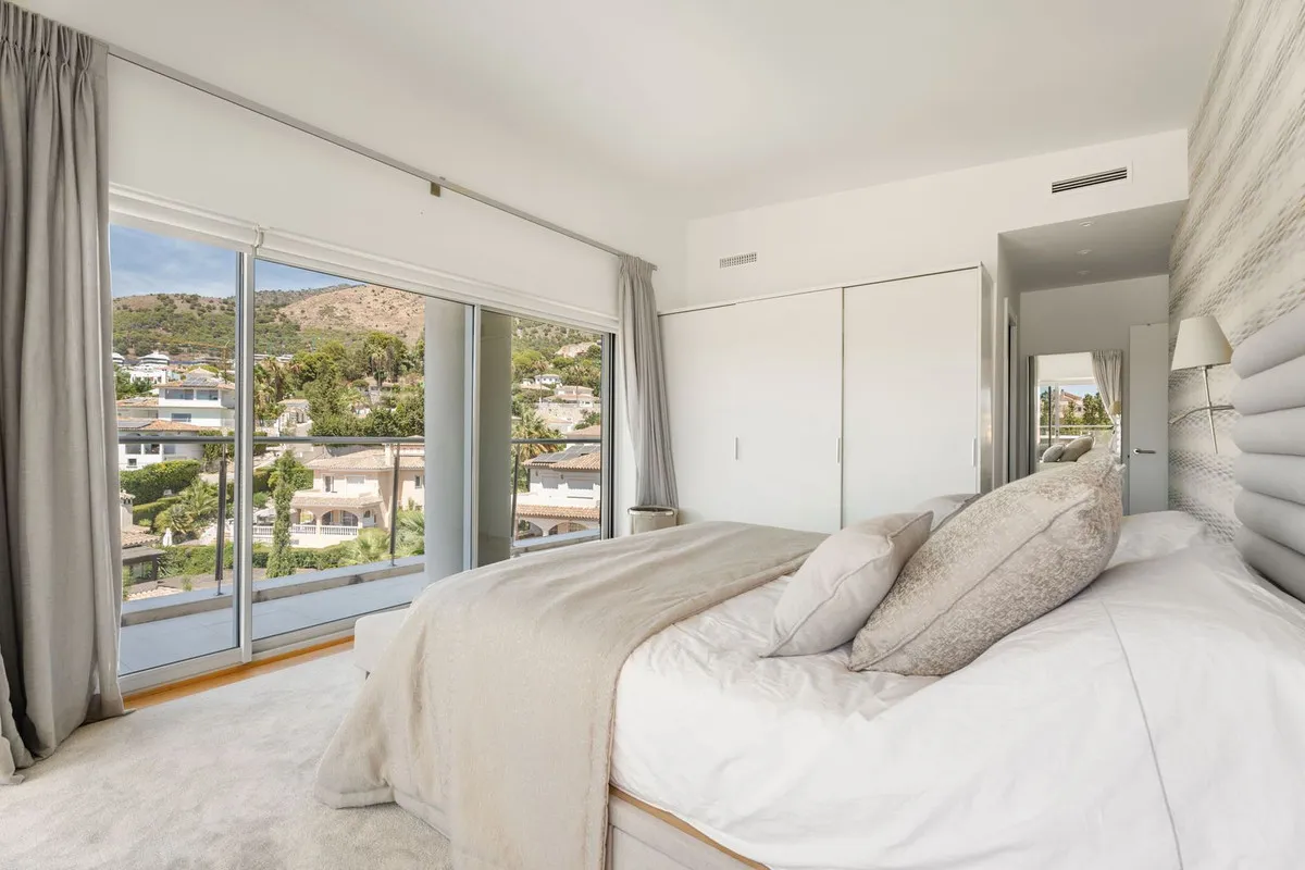 f5aa12c6-98ba-4524-96a0-ad0fb7935393