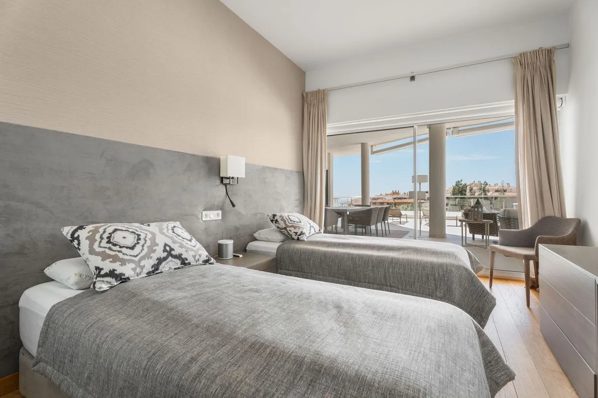 f8794bb6-ea6d-4ac4-bde7-b6aa1bc36d31