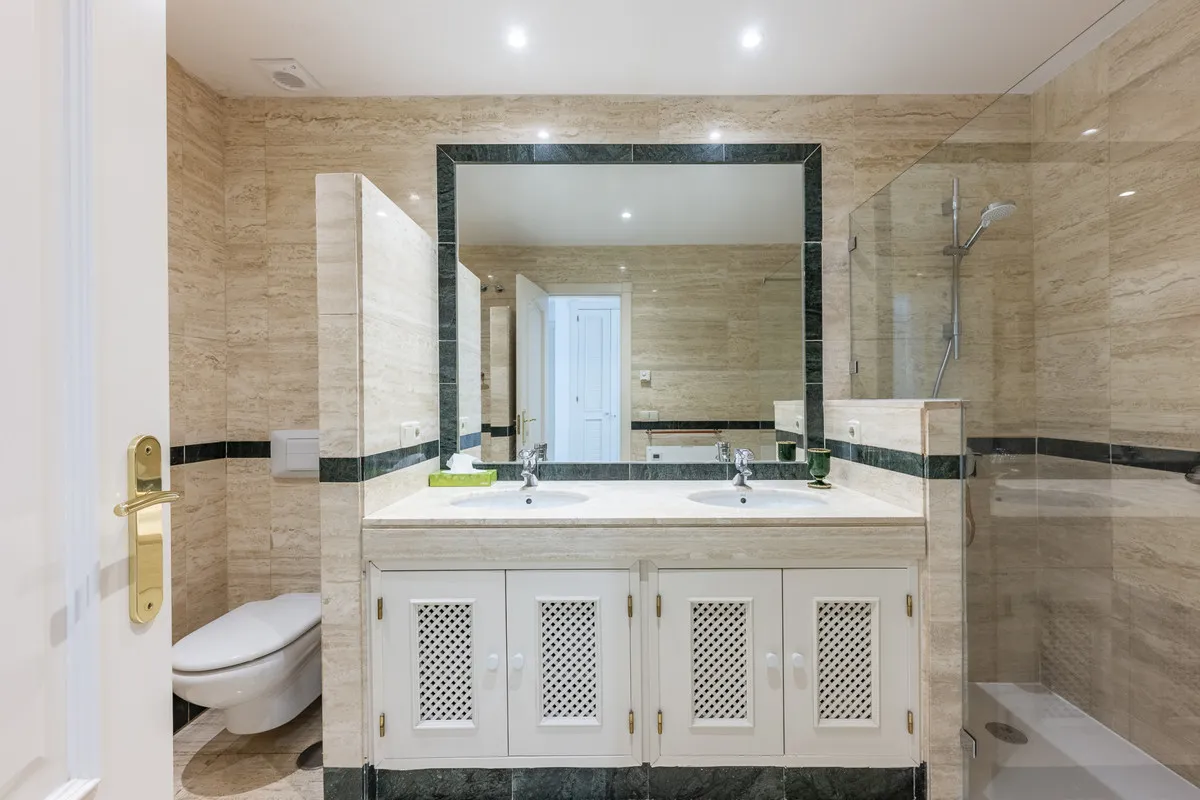 5ab0f5a2-7036-4516-81d4-1e8649725b25