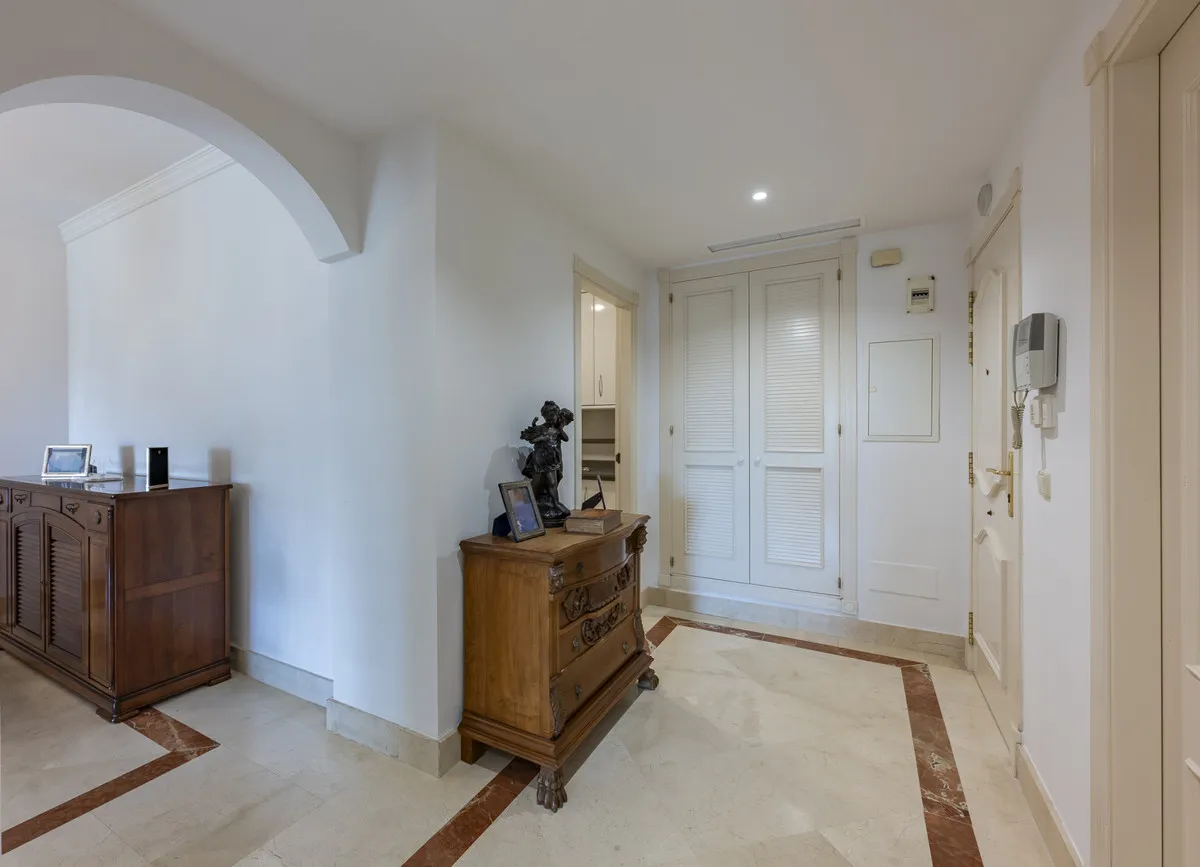 7028375b-d20b-43e7-bead-bb49c28e4ebc