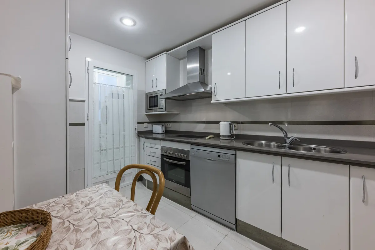 7d0d51a8-305f-4b3c-aba9-bff71584922c