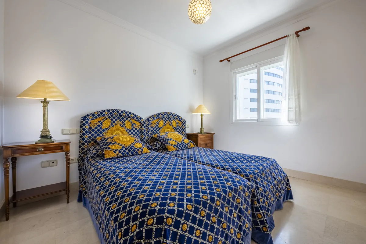 d2fe9563-613c-49b1-b139-54e69a5fa71e