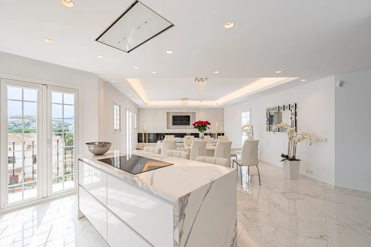 Elegant Townhouse with Sunset Views in Aloha Pueblo