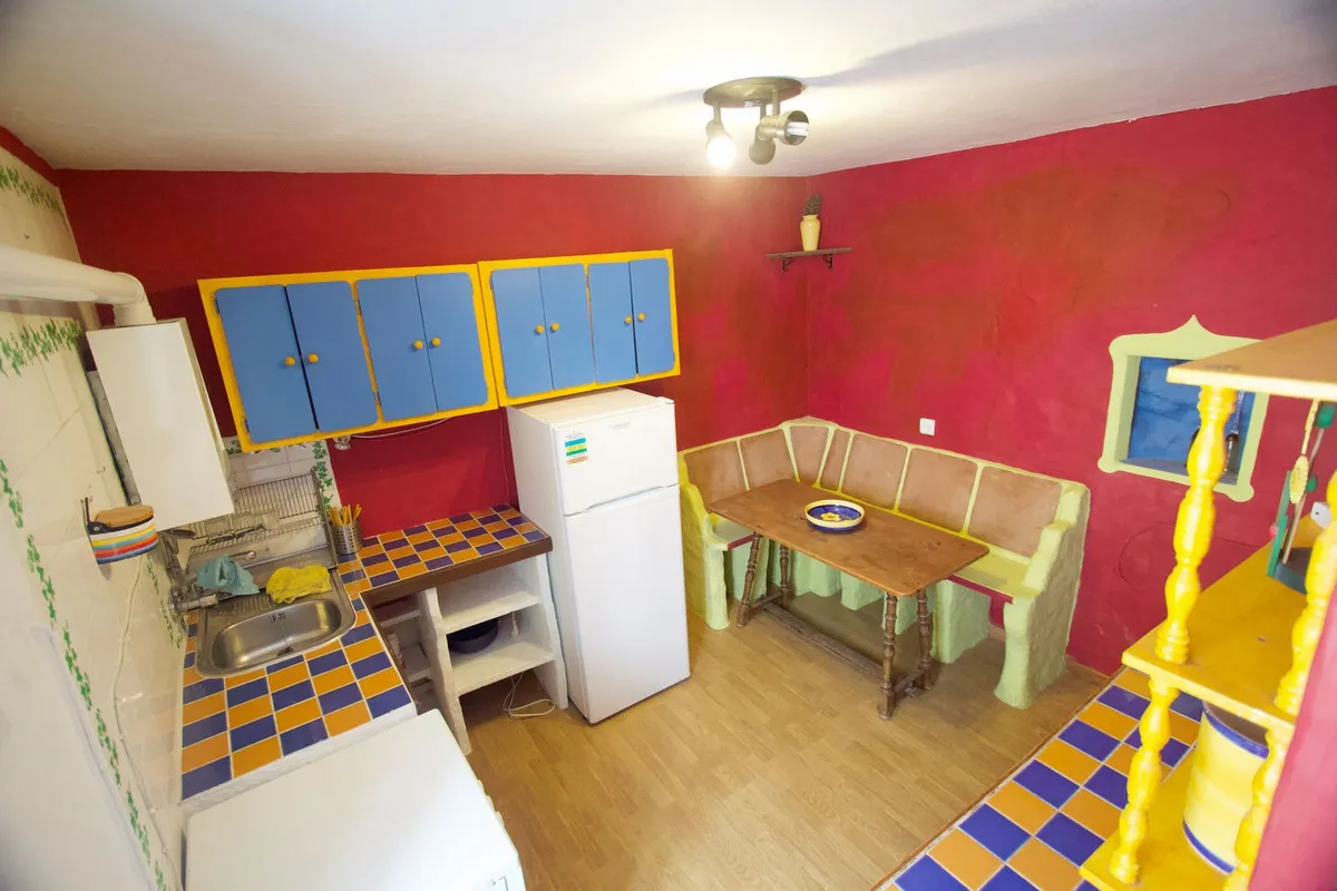 d27b32b7-0128-43e0-a989-486bc315fa29