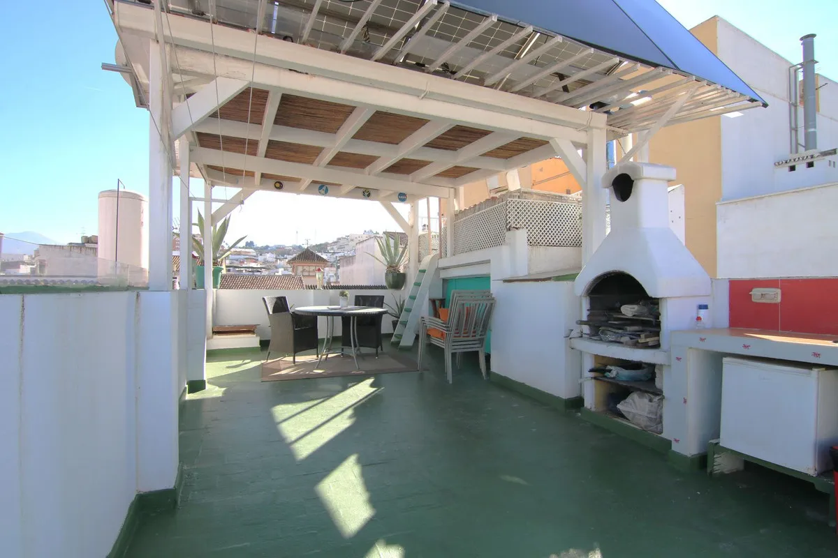 Stylish 2-3 Bedroom Duplex with Panoramic Terrace