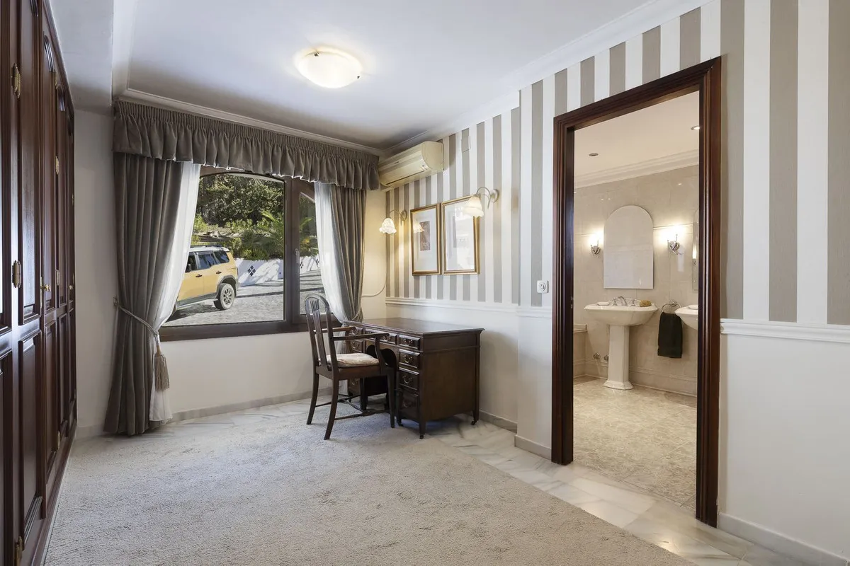 37027e3b-0caf-4aa8-98d7-af510483ac27