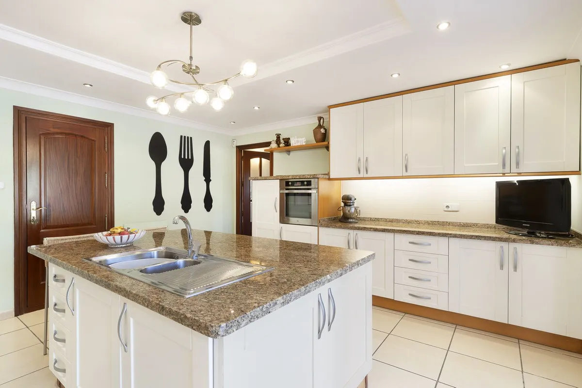 8d980aed-88d7-4372-8a05-47c977a3389d