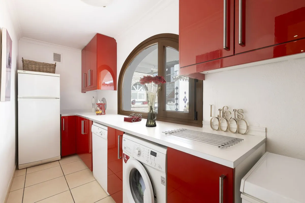 ceb6f589-0886-4c28-a2c1-018f356637a2