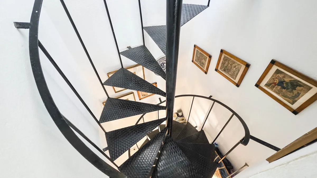 a1fb406b-be94-489a-b25b-8b882b33804a