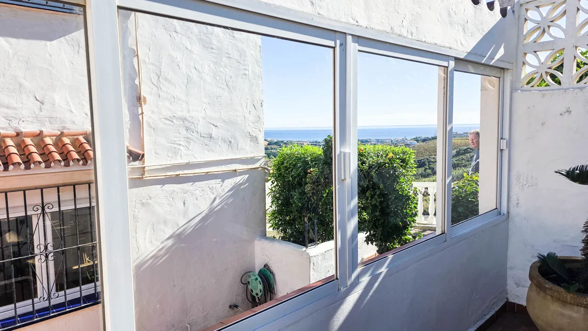 cb7273f1-b11a-4db1-a497-4e5e40f76b14