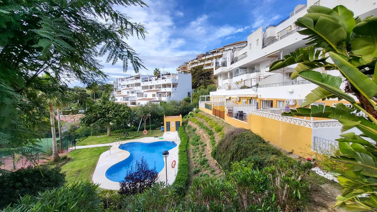 Sunset Oasis: 2-Bedroom Apartment in Costa del Sol