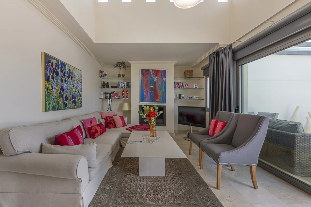 1dd09d60-e678-42c3-989a-de9149975a4a