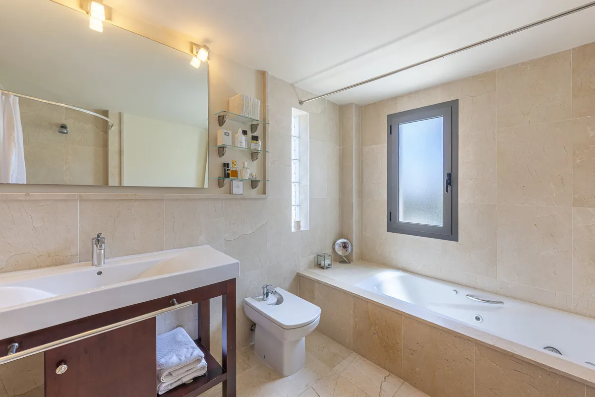 2d88e98d-5168-442a-b6bb-d193471353b1