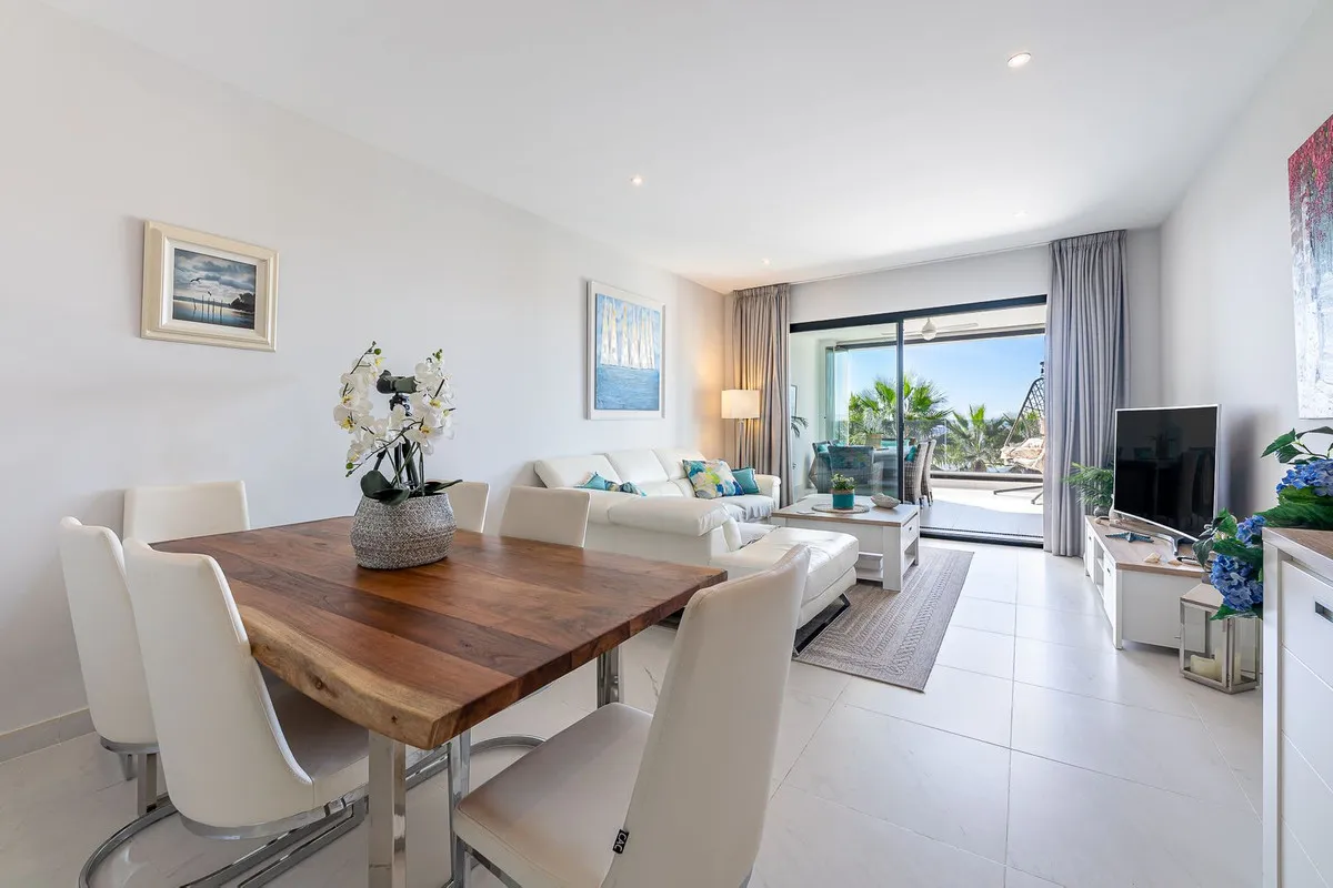 9c897a3a-b60c-4fff-8a5b-d0b9d6d61212