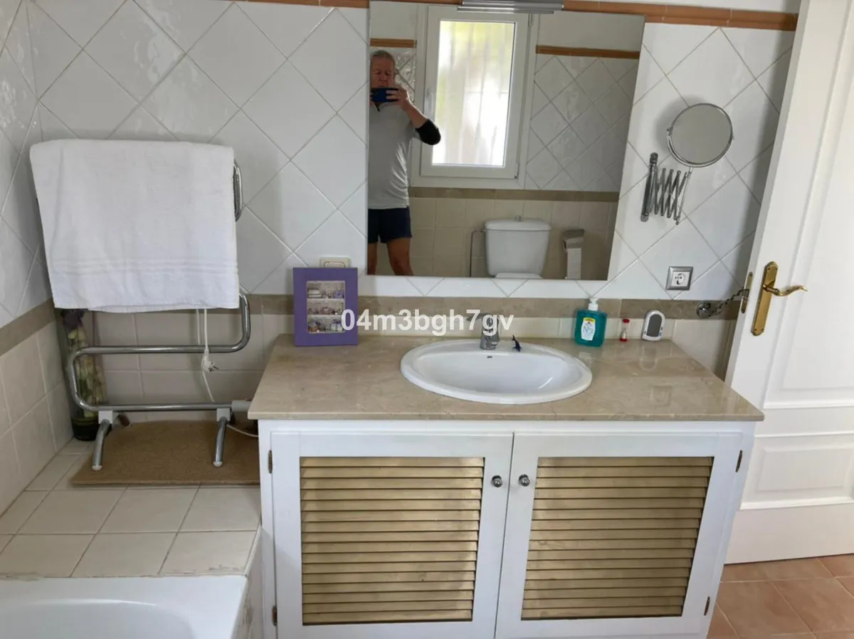 f6b5a25f-84c9-4ded-b953-7ec74e00e725