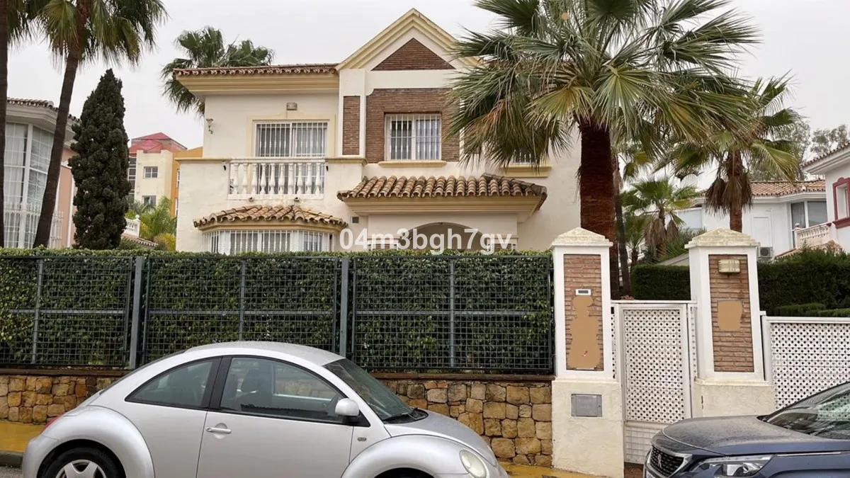 Charming Villa in El Paraíso near the Beach