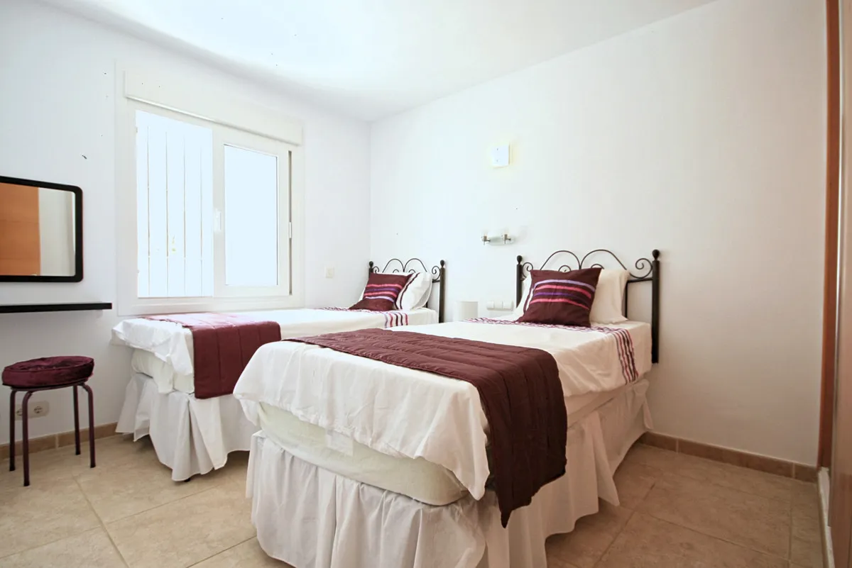 5e56a77c-f43a-4f35-aca9-71a774f4cef8